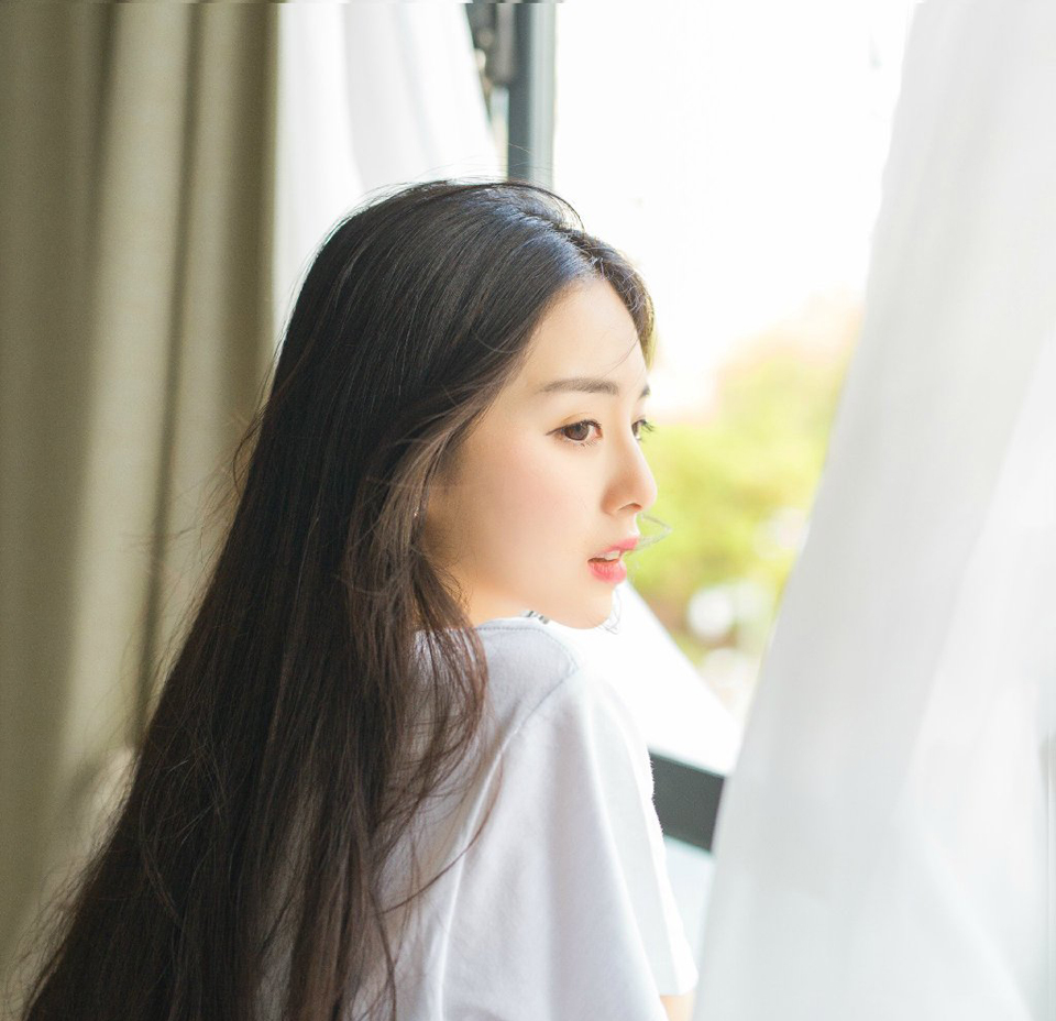 你的生命里有没有这样一个人，总是在你最无助的时候出现，宁可让自己受委屈也要帮你解决问题，就算知道你早已心有所属，也强扯出微笑说不介意，这个人知道你喜欢什么讨厌什么，知道你所有的缺点，但，还是喜欢着你。如果你生命中有这样一个人，请好好珍惜，就算不能牵手，也值得做永远的朋友。